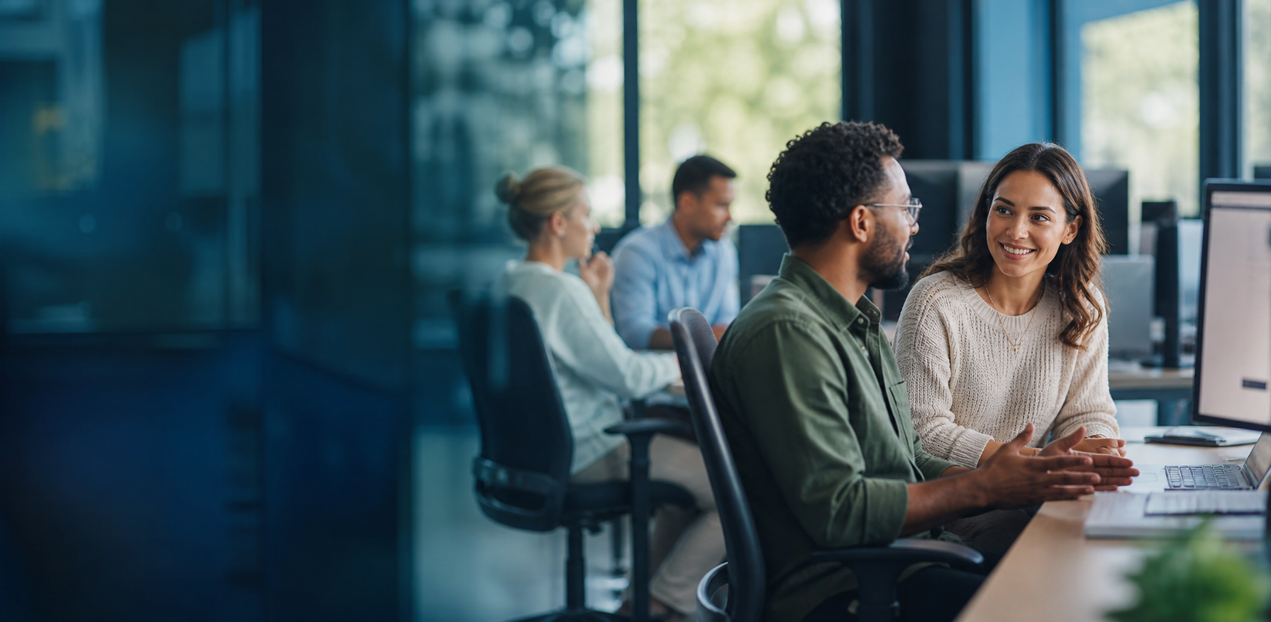 Équipe Conicto collaborant dans un espace de travail